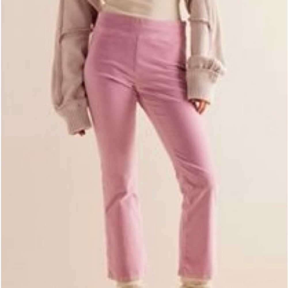 Free People - In my Feelings Velvet Crop Flares Size Small
(Runs a little large)